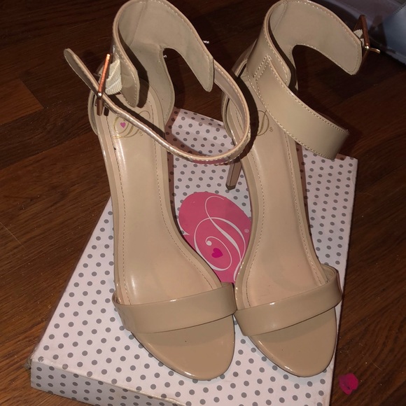 Canter -H nude heels size 10 - Picture 2 of 3
